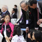 保坂後援会長とミニバスの子供たち